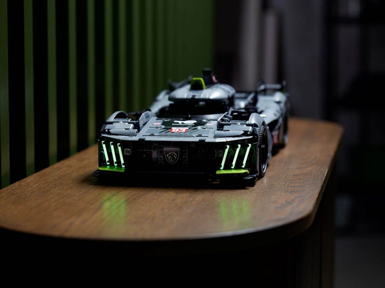 LEGO Technic 42156 - PEUGEOT 9X8 24H Le Mans Hybrid Hypercar - Produktbild 02